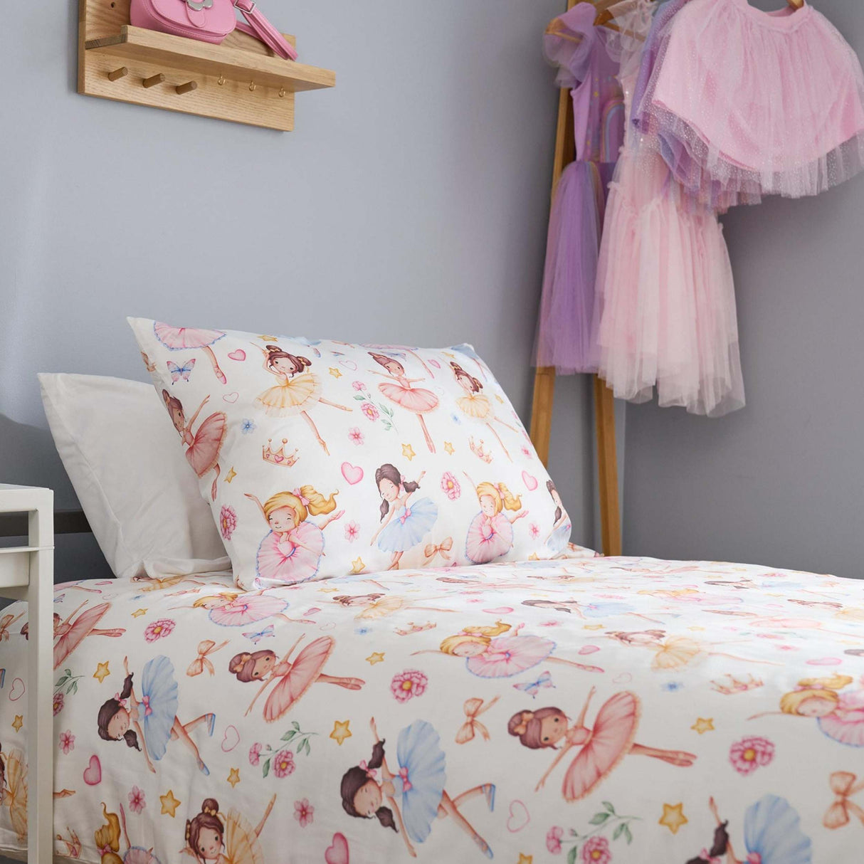 Ballerinas Bamboo Pillowcase - Ballet-Themed Kids Pillowcase, Hypoallergenic & Soft